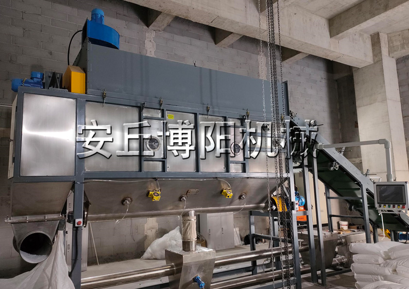 尿素顆粒自動(dòng)拆包機(jī)的特點(diǎn)是什么？