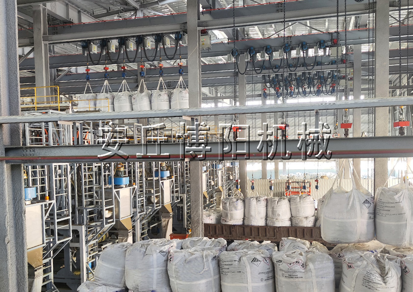 顆粒全自動(dòng)噸袋拆包機(jī)為什么備受粉料企業(yè)的喜愛(ài)？