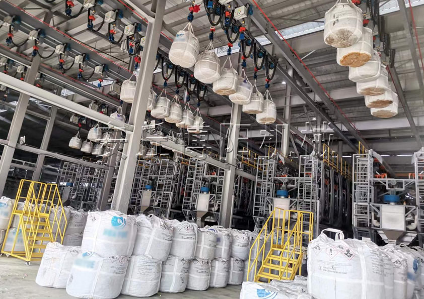 鋰電行業(yè)全自動噸袋拆袋機(jī) 粉料全自動噸包拆包機(jī)的優(yōu)勢